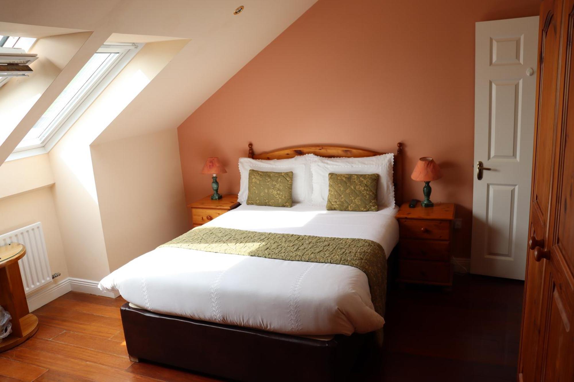 The Old Pier Guest Accommodation, Bed Only, No Breakfast Ballydavid Ngoại thất bức ảnh