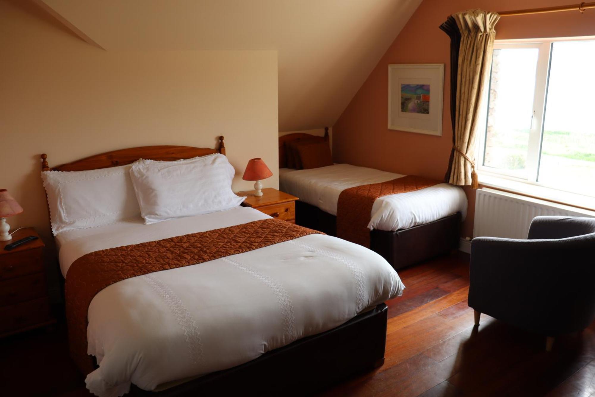 The Old Pier Guest Accommodation, Bed Only, No Breakfast Ballydavid Ngoại thất bức ảnh